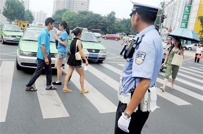 开车后才懂的事：感谢当初闯马路时各位司机不杀之恩
