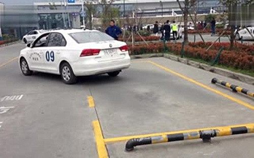 侧方位停车，只需记住这两个步骤