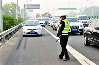 8月起高速严查这5种违章行为，只要违反第一条，驾照吊销再罚2000