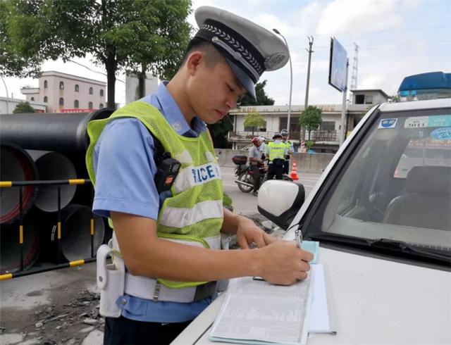 交警强调：即日起，开车出门牢记这三件事
